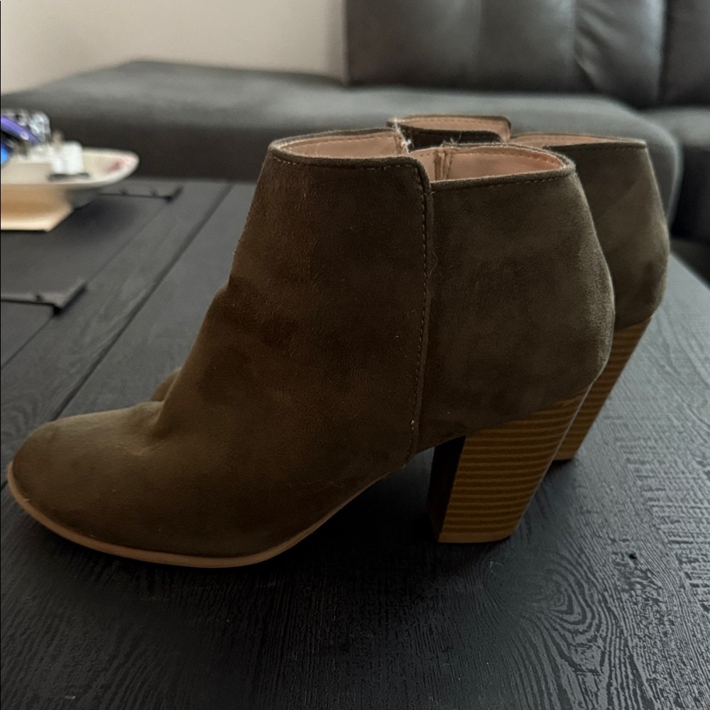 Women's Suede Ankle Boots - Olive Green